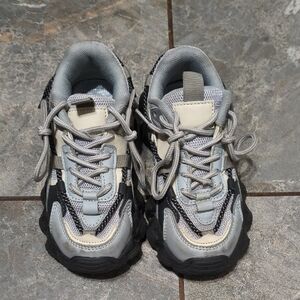 Stylish Kids Sneakers in Gray and Black